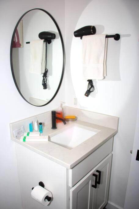 Comfy Cozy And Cute Apartment Baltimore Bagian luar foto